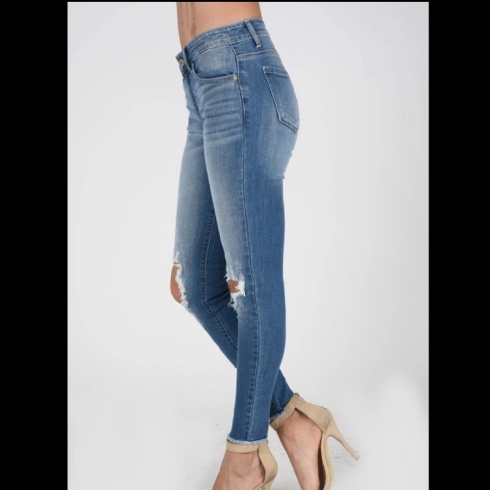 KanCan Busted Knee Distressed Skinny Jeans